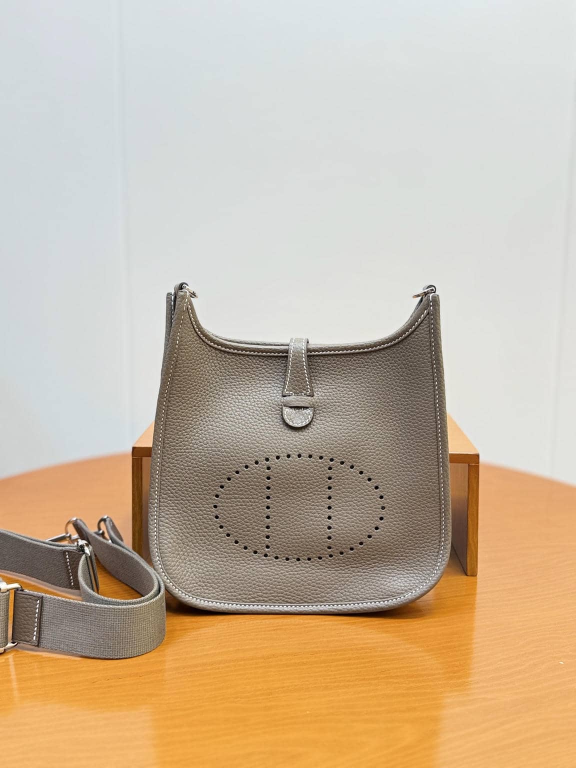 Evelyne23cm-13